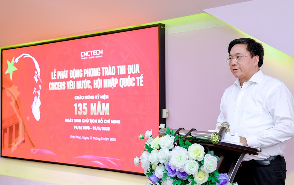 Chủ tịch UBND tỉnh Trần Duy Đông phát biểu tại lễ phát động
